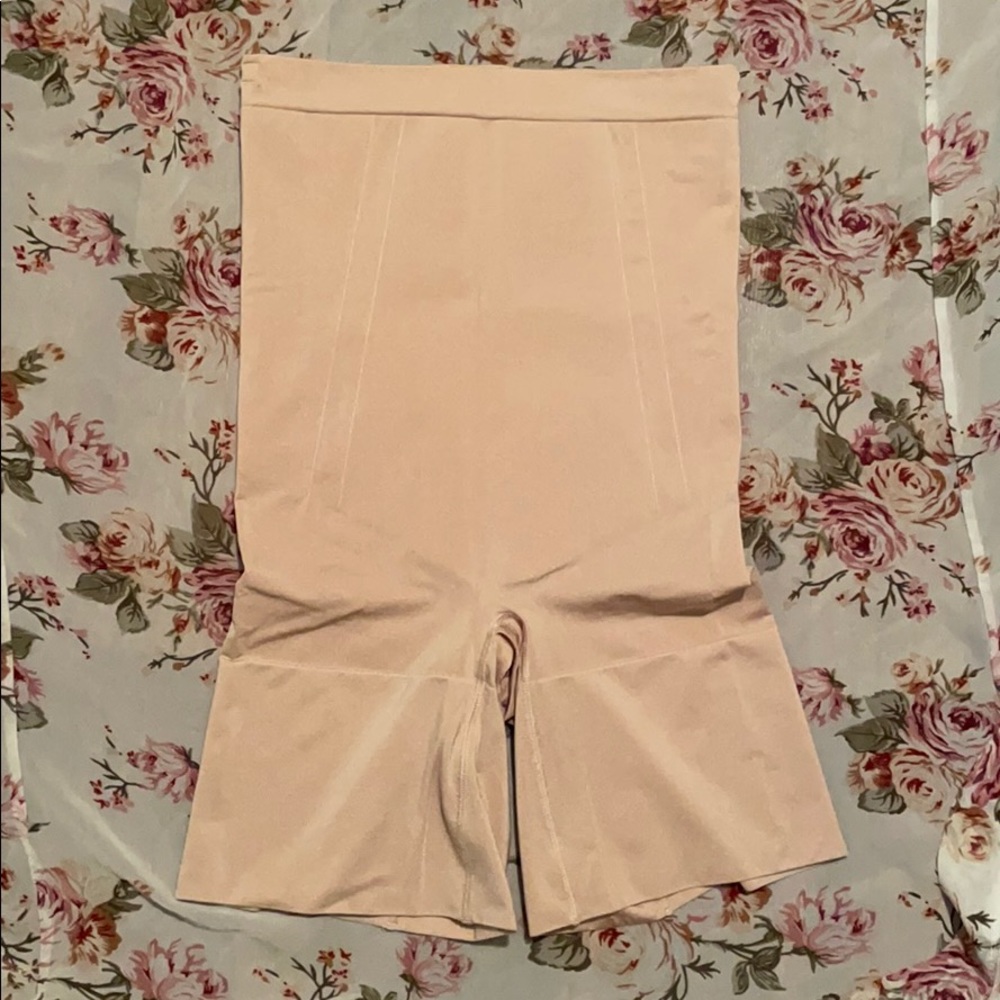 💕💕 SPANX ALMOST NEW SLIM-TASTIC SHAPEWEAR